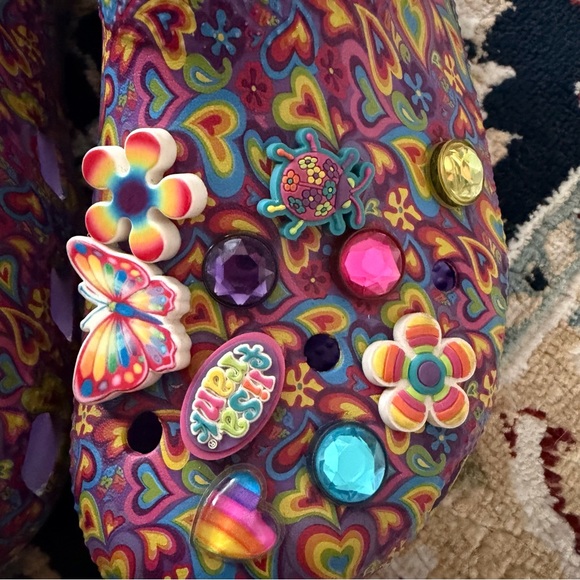 Crocs x Lisa Frank rainbow groovy heart bejeweled slide croc jibbitz - Picture 5 of 12